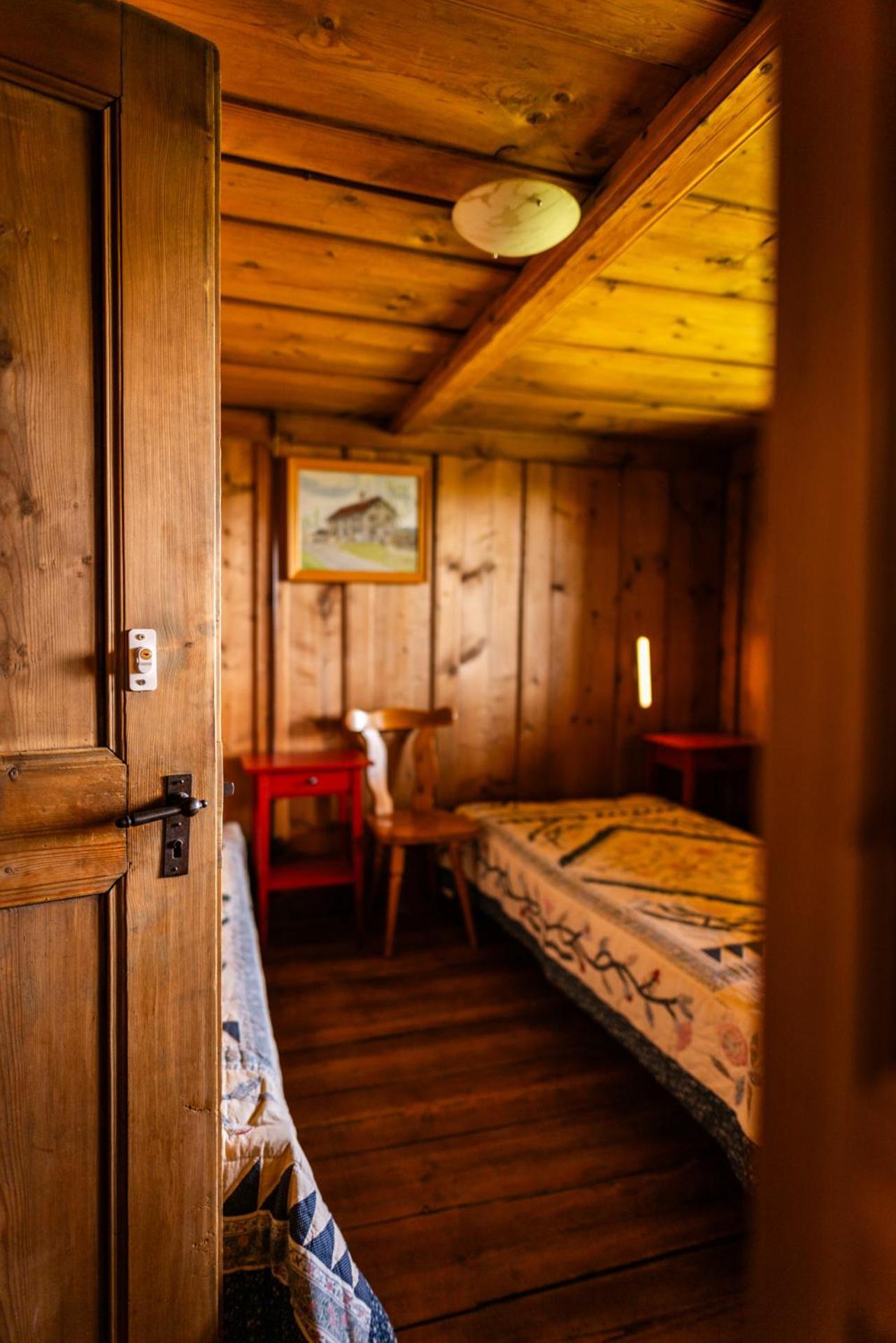 Chez Astrid Bed and Breakfast Treyvaux Exteriör bild