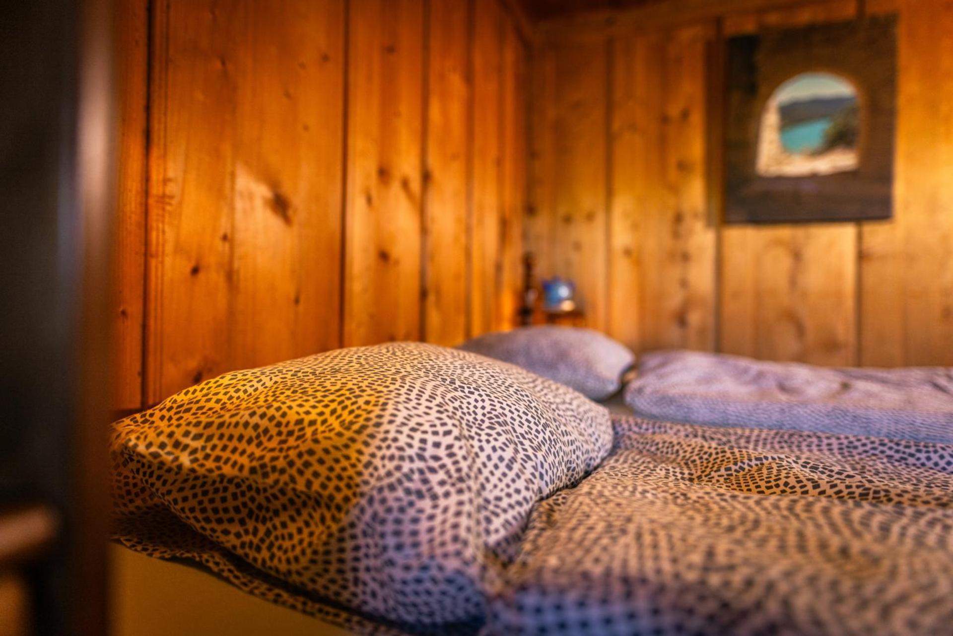 Chez Astrid Bed and Breakfast Treyvaux Exteriör bild